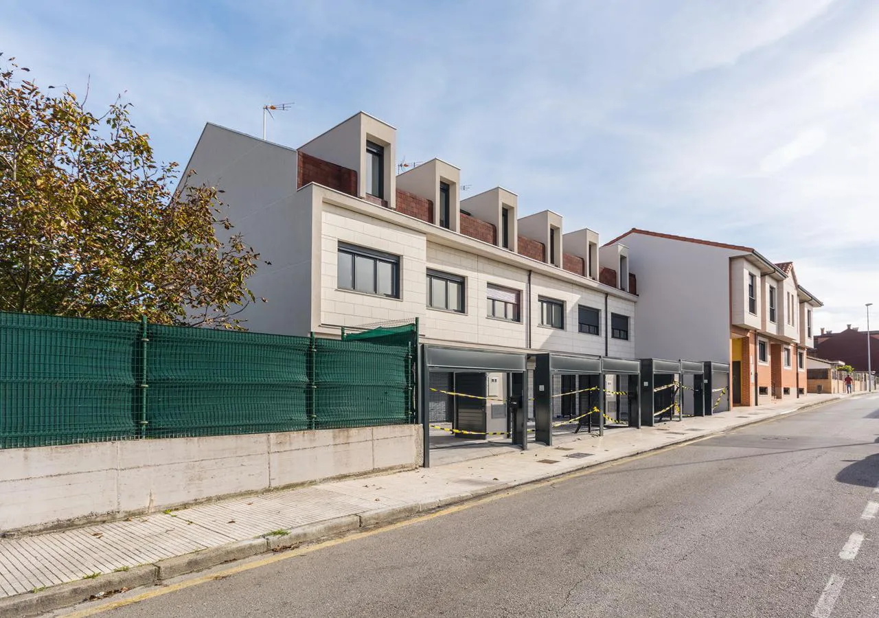 6 vivivendas unifamiliares en hilera, C Pureza, 50 Gijón